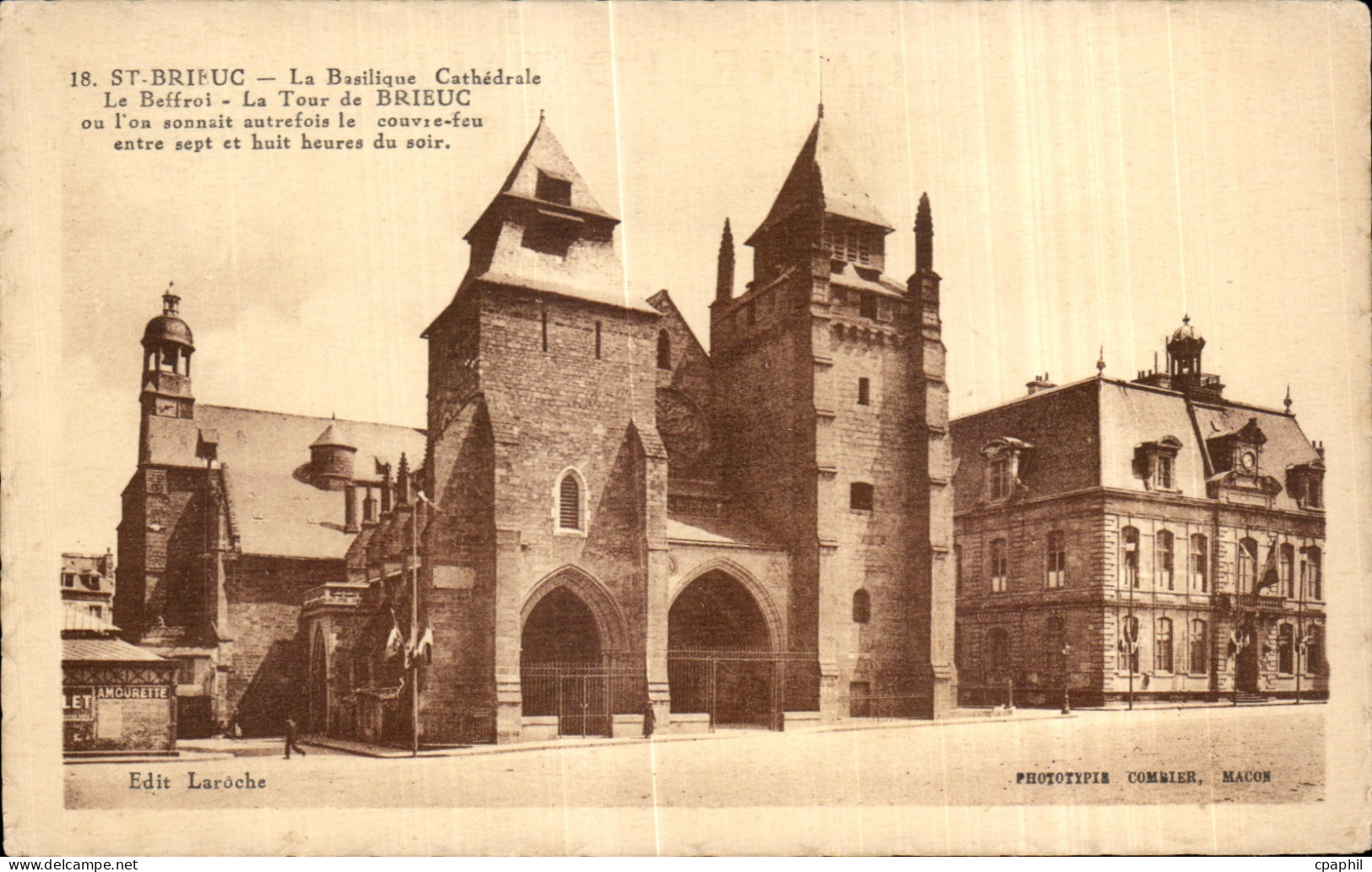 CPA Saint Brieuc La Cathedrale Basilique Le Beffrol La Tour de Brieuc