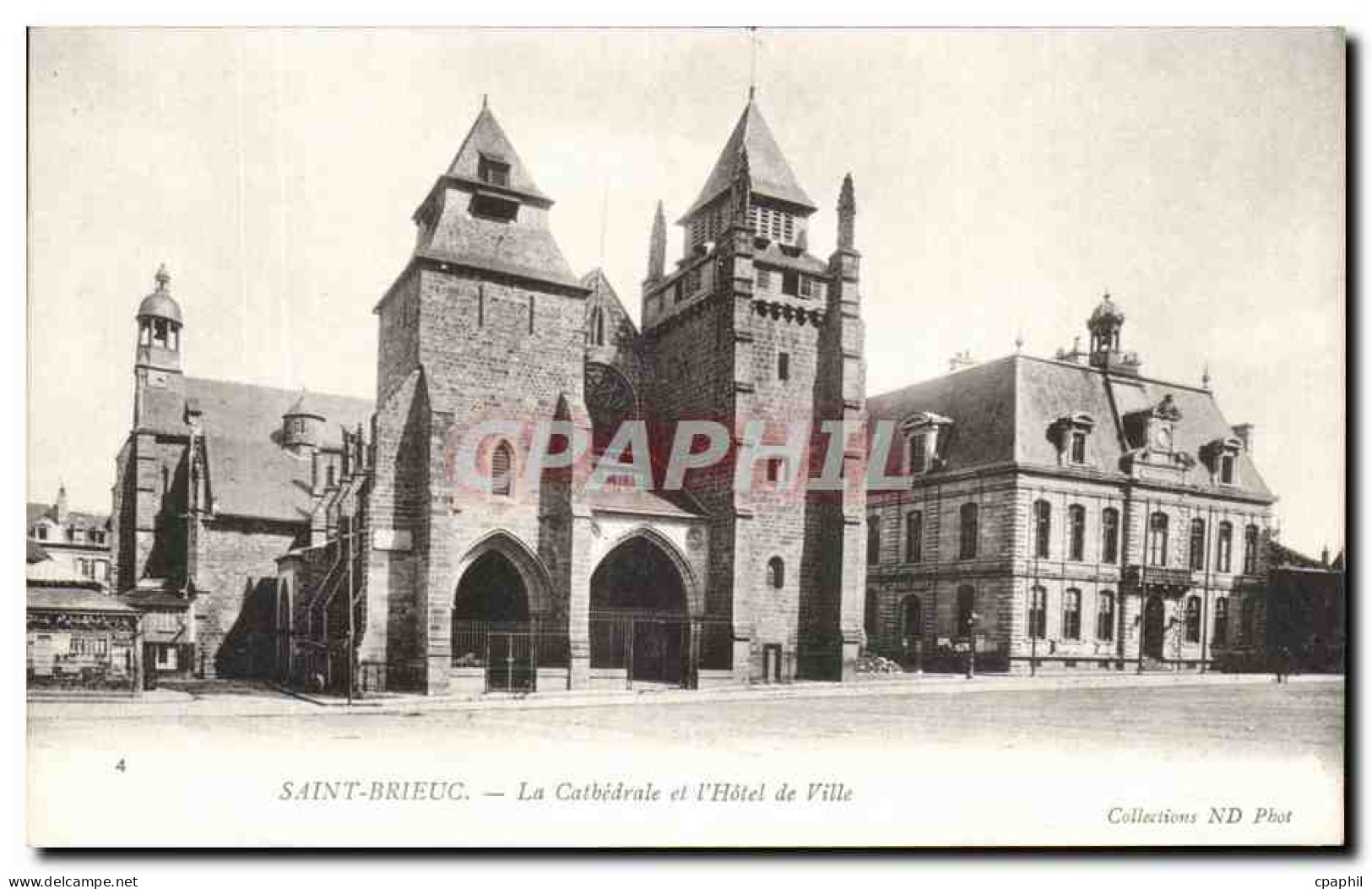 CPA Saint Brieuc La Cathedrale et L'Hotel de Ville