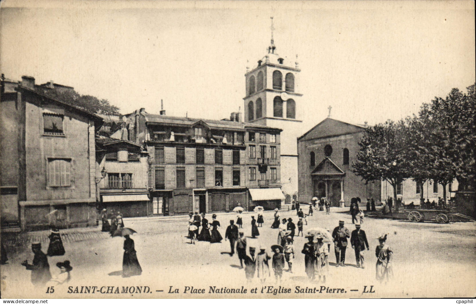 CPA Saint Chamond La Place Nationale et l'Eglise Saint Pierre