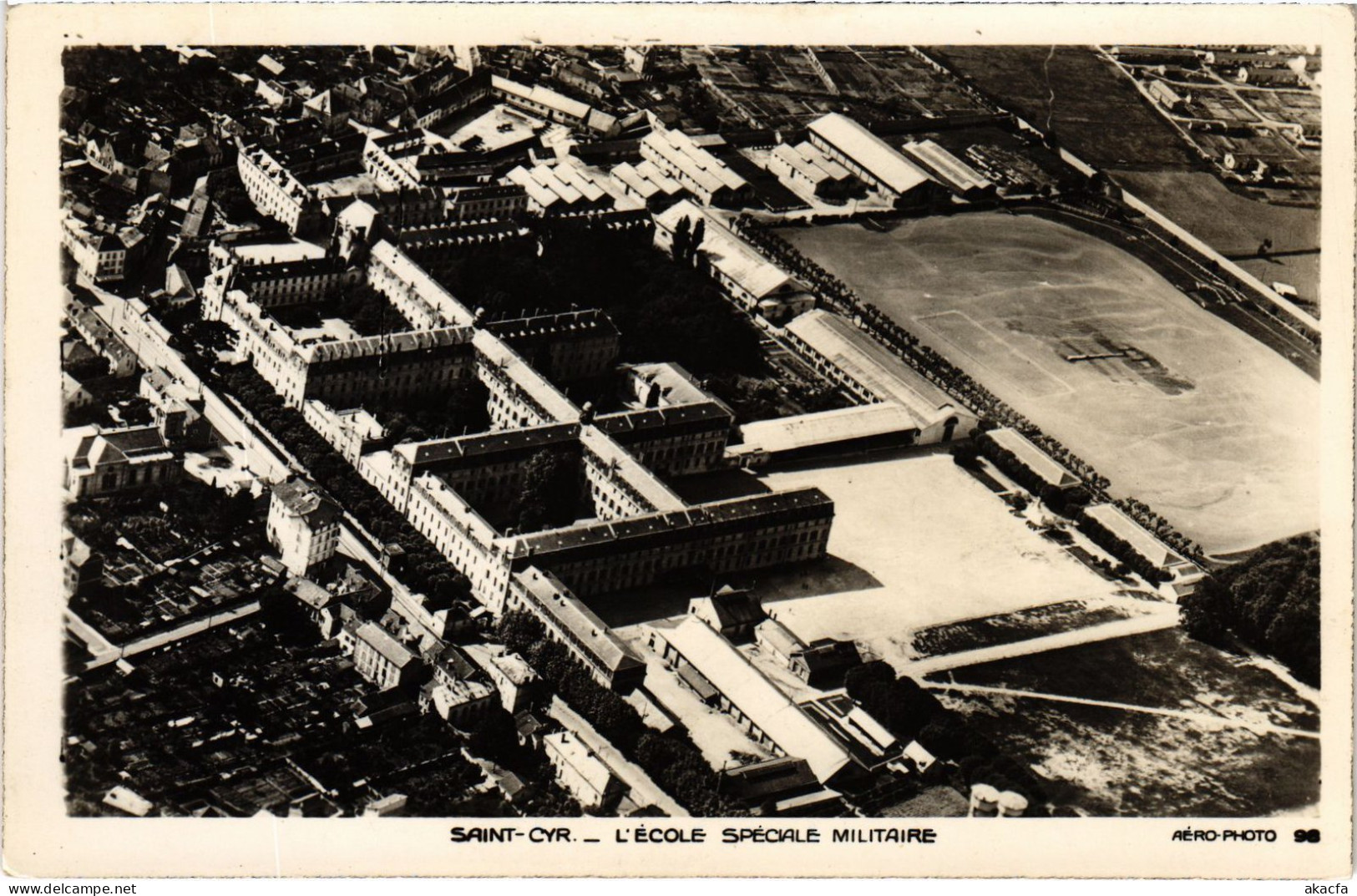 CPA SAINT-CYR-l'ECOLE L'Ecole Speciale Militaire (1386049)