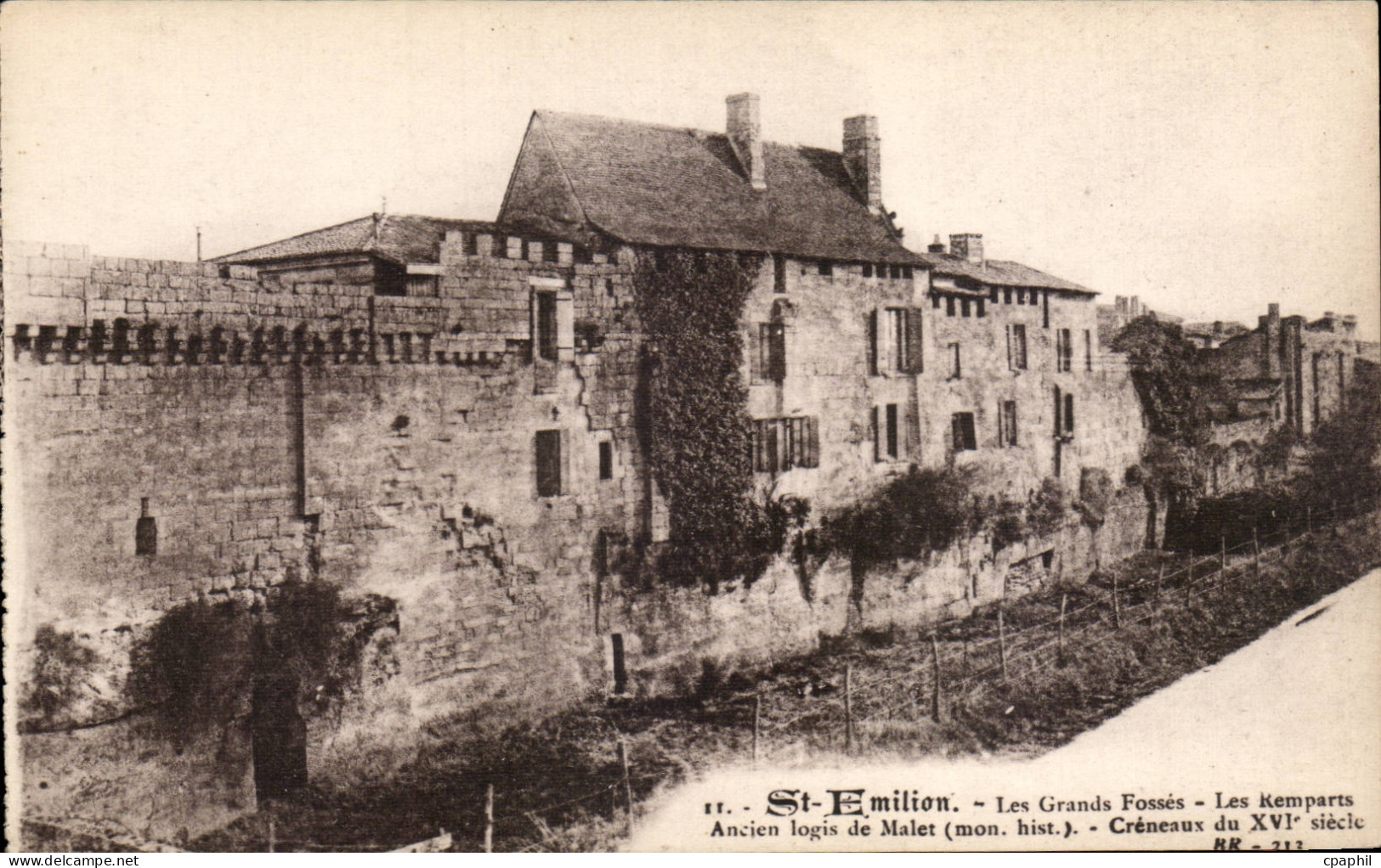 CPA Saint Emilion Les grands fosses Les remparts Ancien logis de Malet