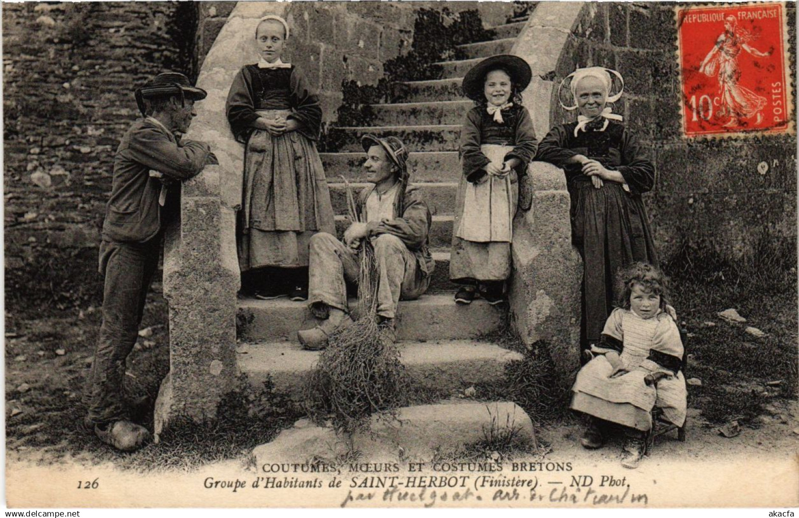 CPA Saint-Herbot - Groupe d'Habitants de Saint-Herbot - Types (1033201)