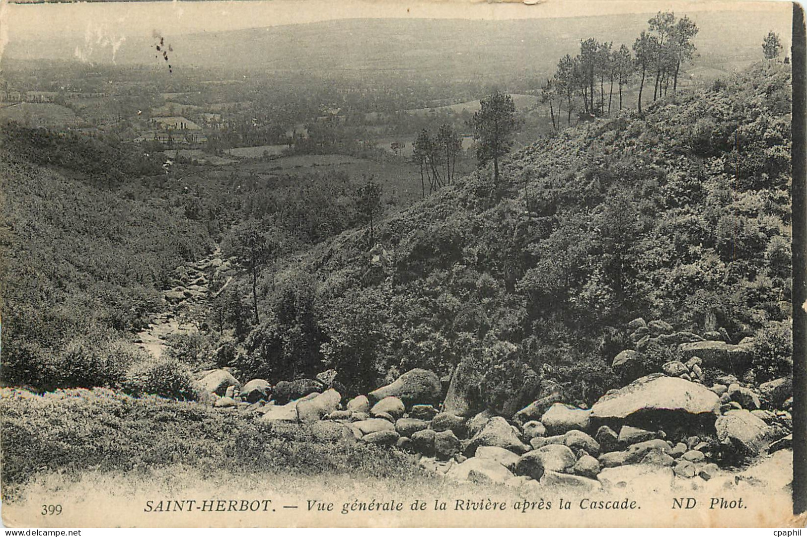 CPA Saint Herbot vue generale de la riviere apres la cascade