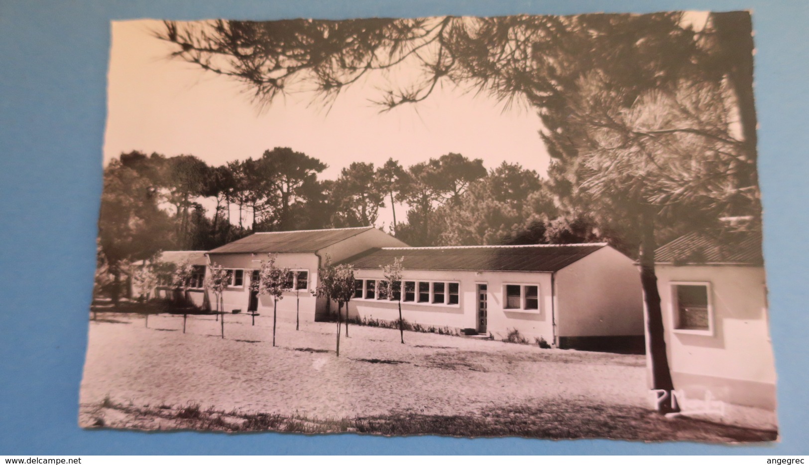 CPA   Saint-Hilaire-de-Riez   Colonie d'Aulnay-sous- Bois  Dortoirs et salle de Jeux