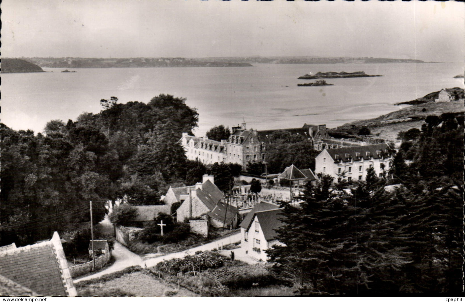 CPA SAINT-JACUT-DE-LA-MER vue générale Abbaye