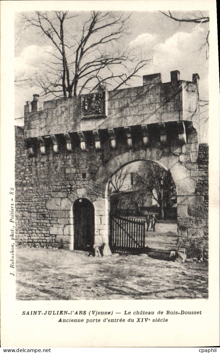 CPA Saint Julien I'Ars Le Chateau De Bois Dousset