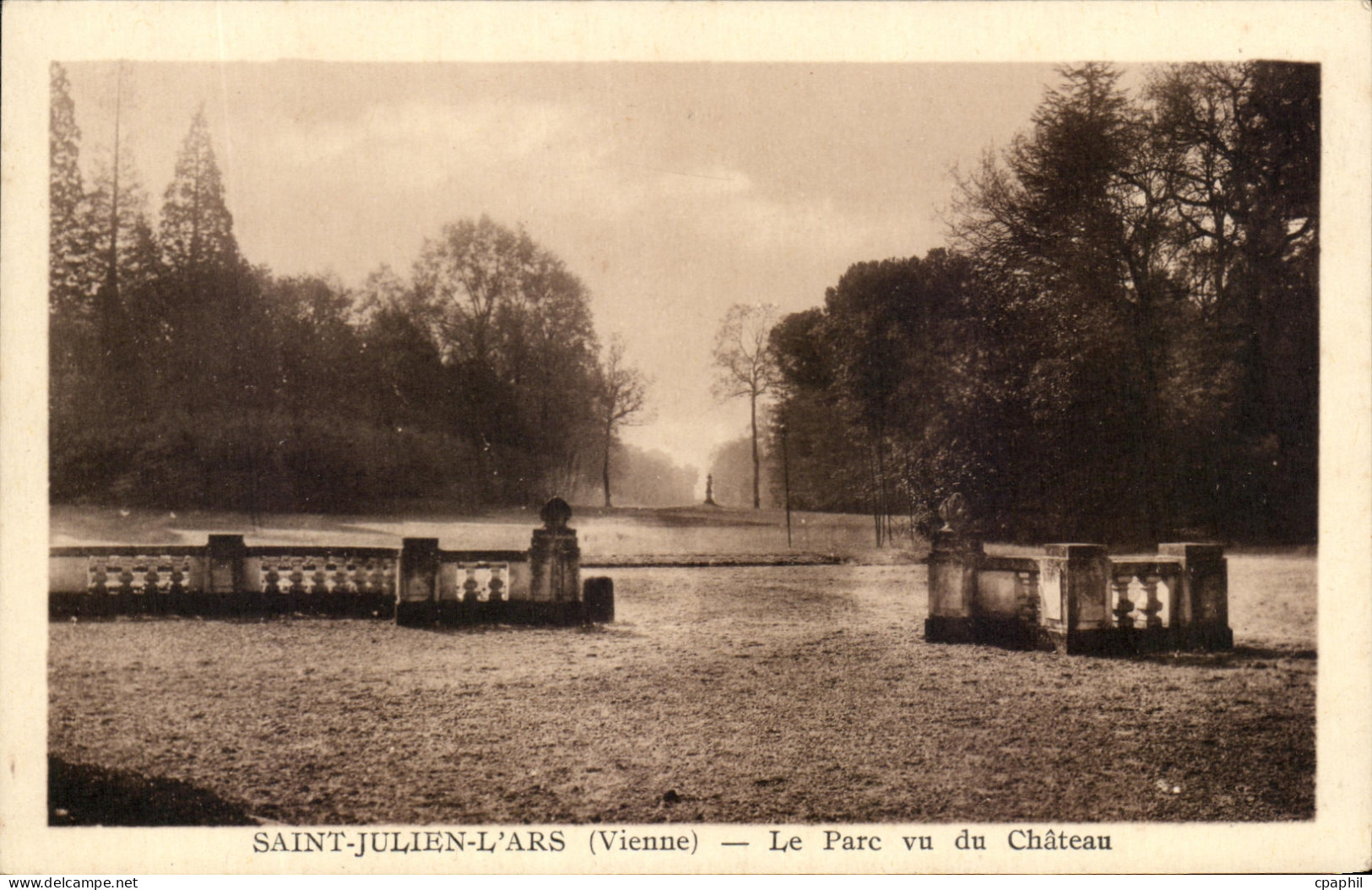 CPA Saint Julien L'Ars Le Parc Vu Du Chateau