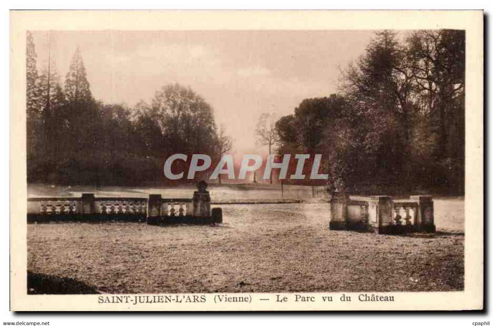 CPA Saint Julien L'Ars Le Parc vu du Chateau