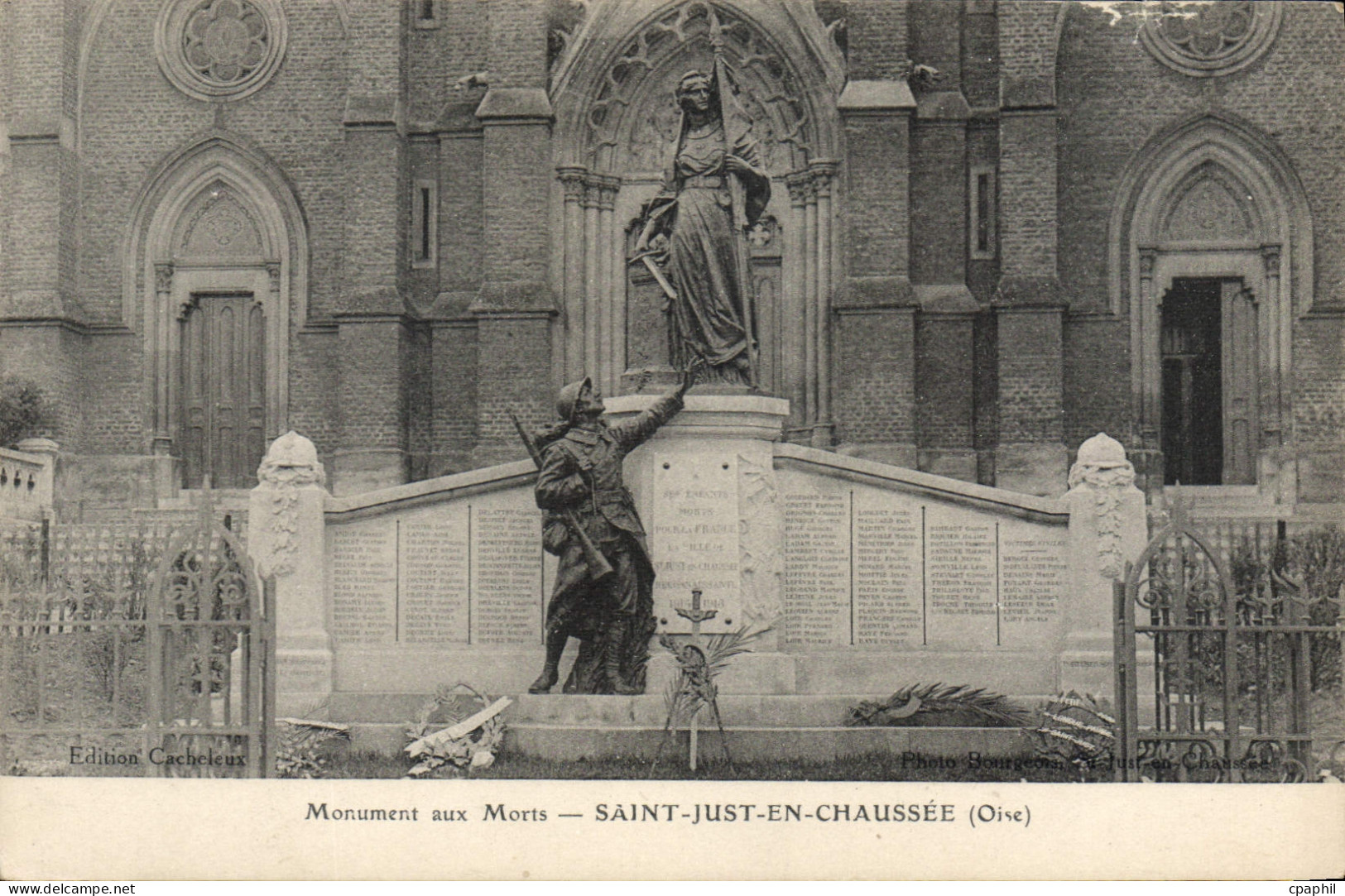 CPA Saint Just En Chaussee monument