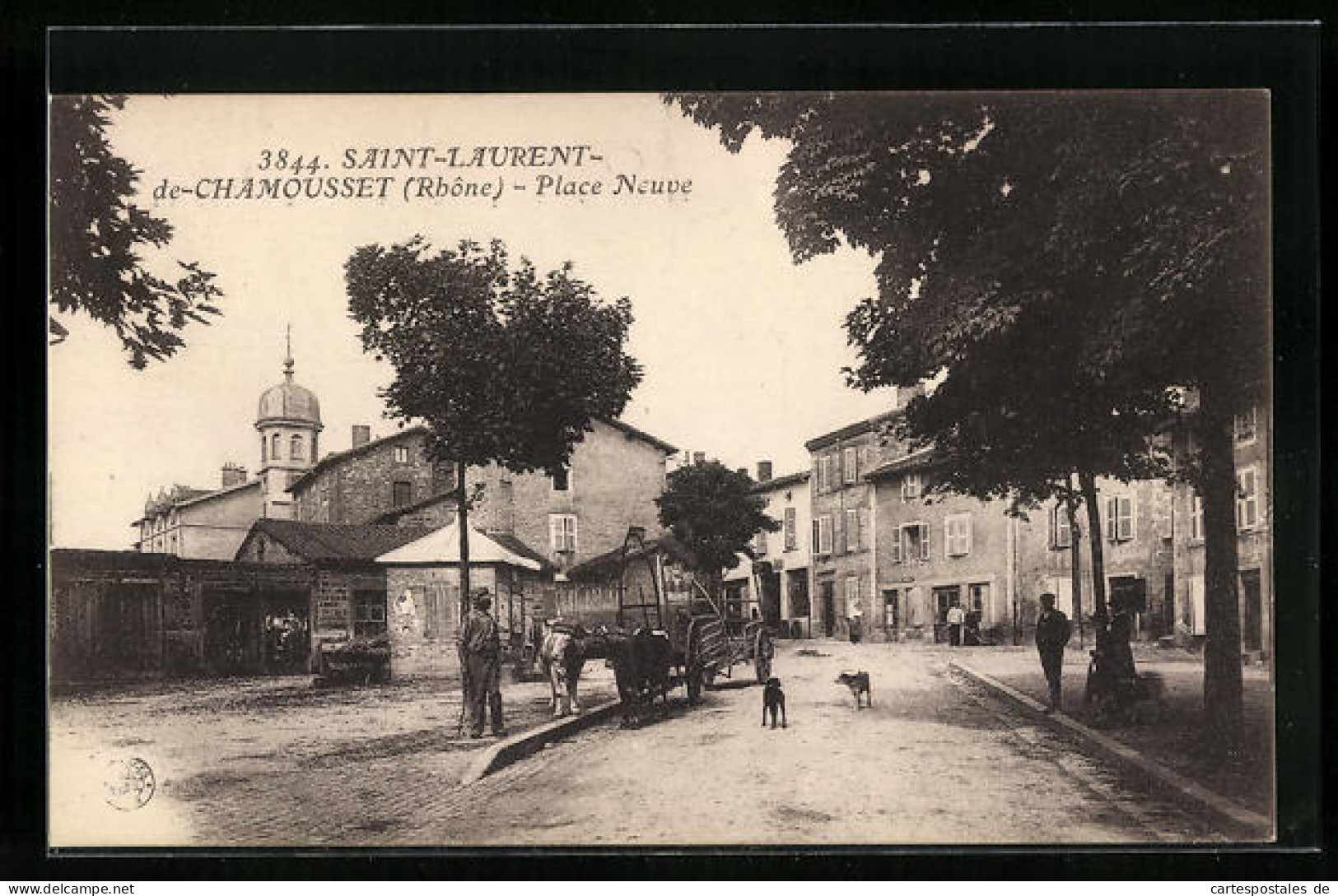 CPA Saint-Laurent-de-Chamousset, Place Neuve