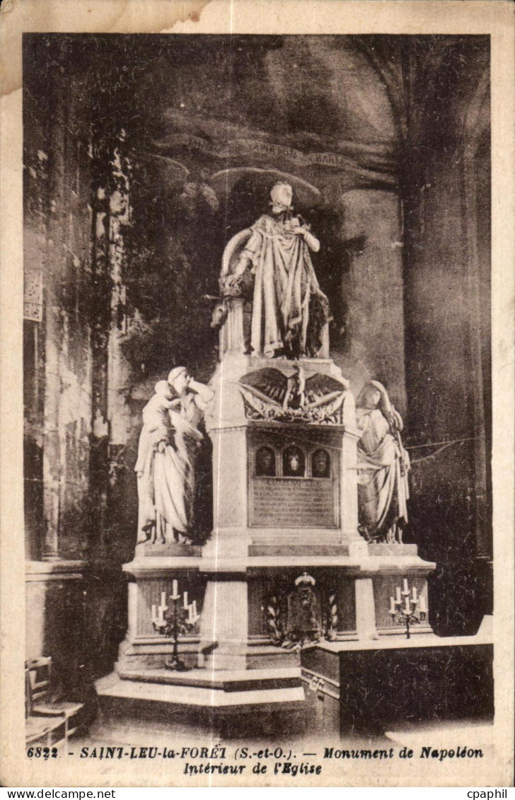 CPA Saint leu la foret (S-et O) monument de napoleon interieur de I eglise