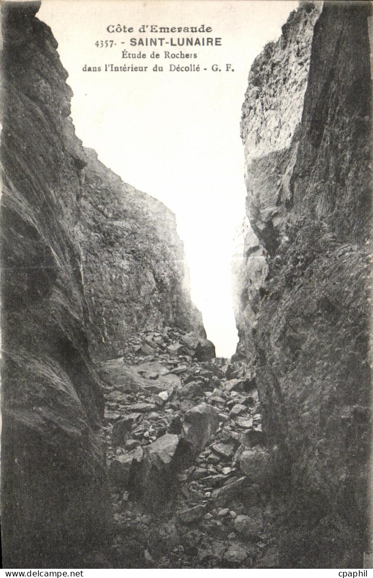 CPA Saint Lunaire Cote d Emeraude Etude de Rochers Dans I Interienur du Decolle