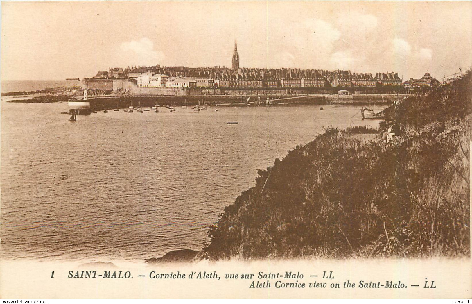 CPA Saint Malo Corniche d'Aleth vue sur Saint Malo