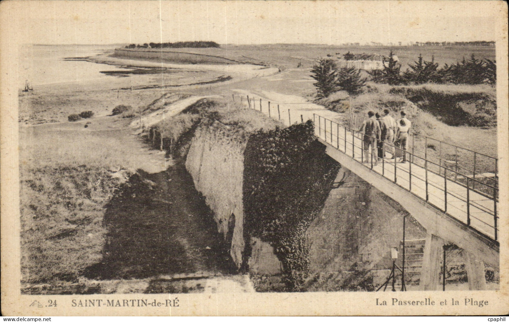CPA Saint Martin de Re La Passerelle et la Plage
