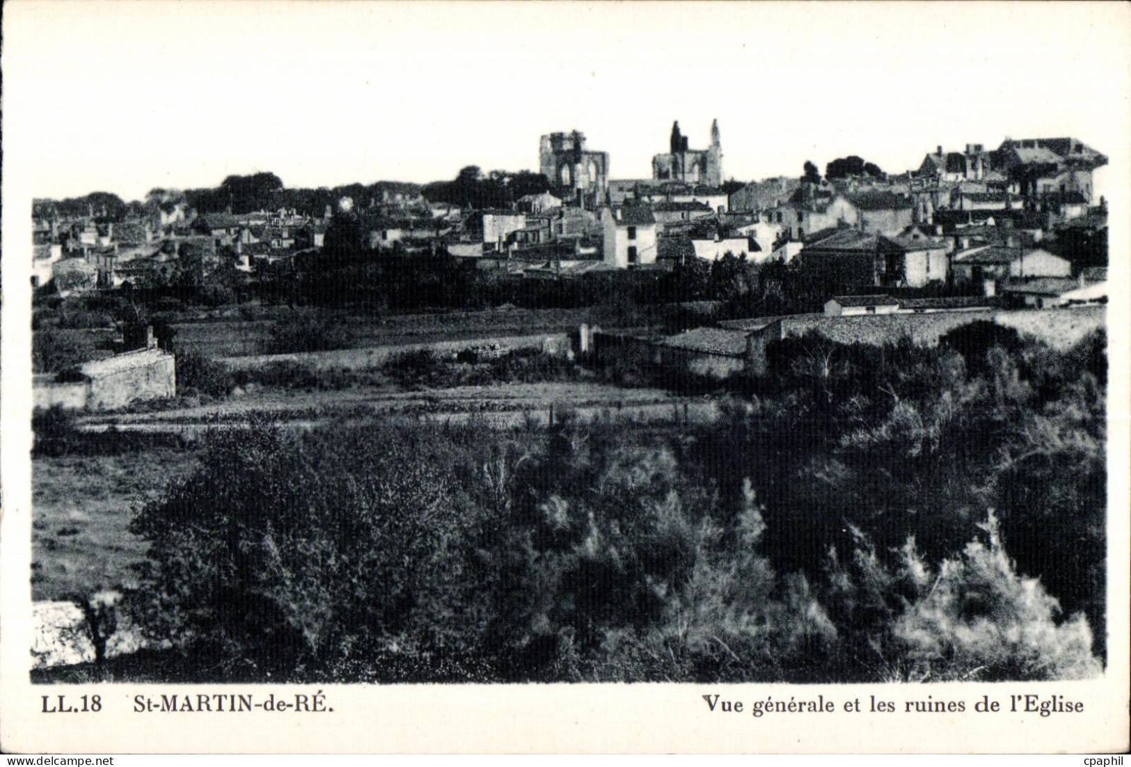 CPA Saint Martin de Re Vue generale et les ruines de l Eglise