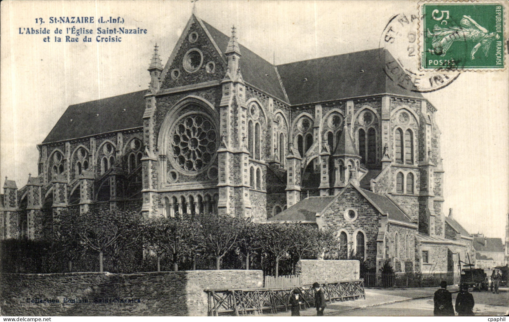 CPA Saint Nazaire L Abside de l Eglise Saint Nazaire et la Rue du Croisic