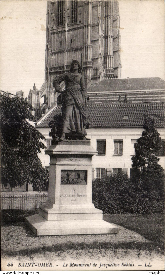 CPA Saint Omer Le Monument de Jacqueline Robins
