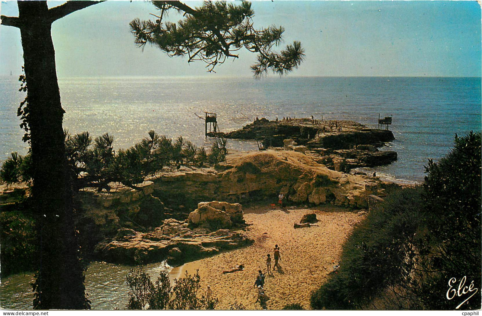 CPA Saint Palais sur Mer Charente Maritime Vue sur les Pierrieres depuis la corniche