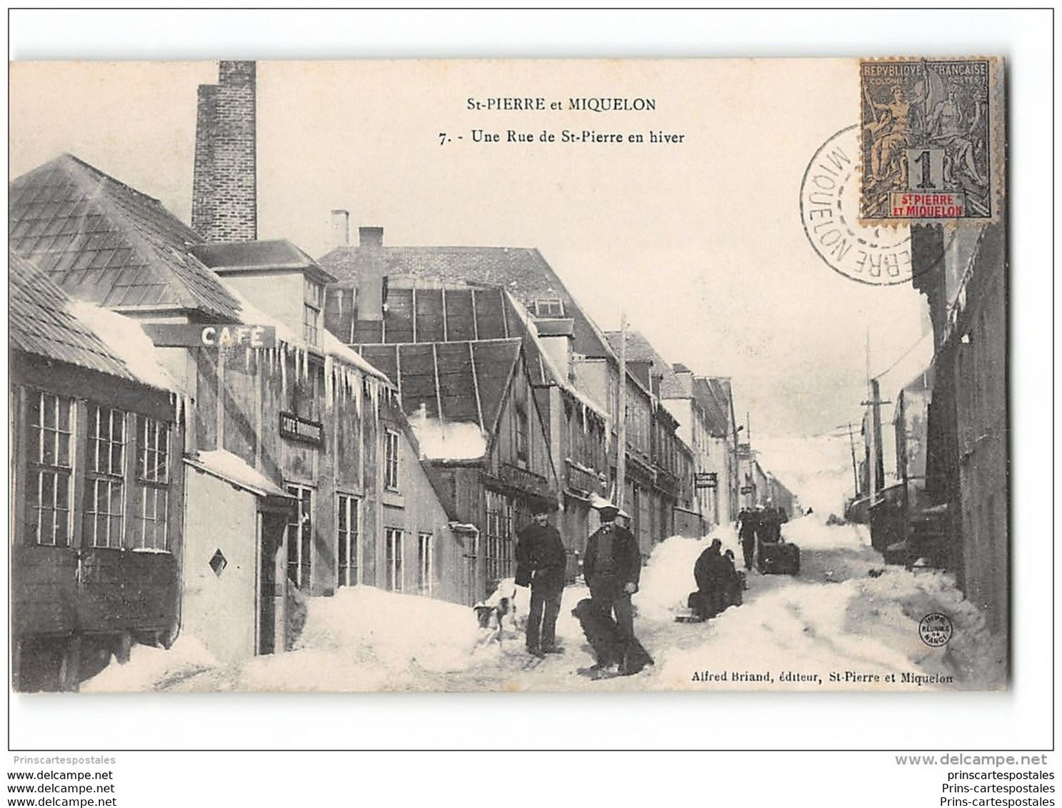CPA Saint Pierre et Miquelon une rue de St Pierre en hiver