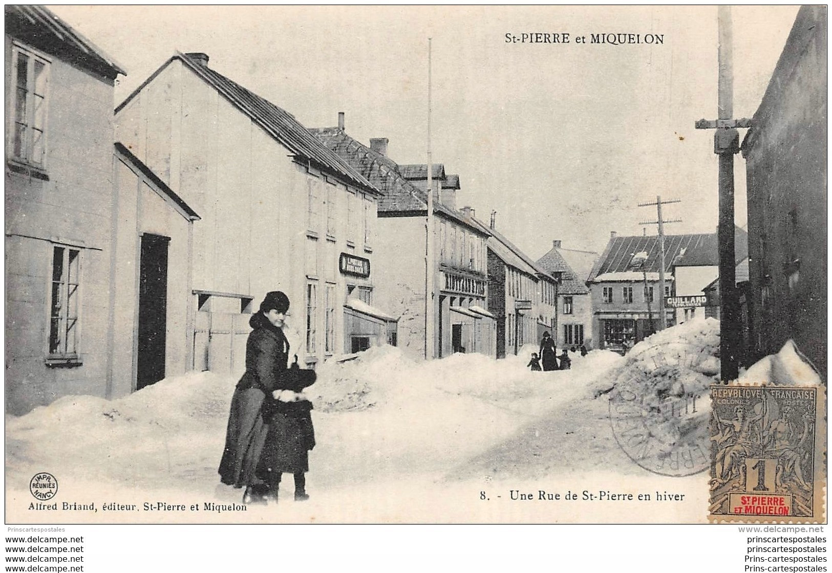 CPA Saint Pierre et Miquelon une rue de St Pierre en hiver