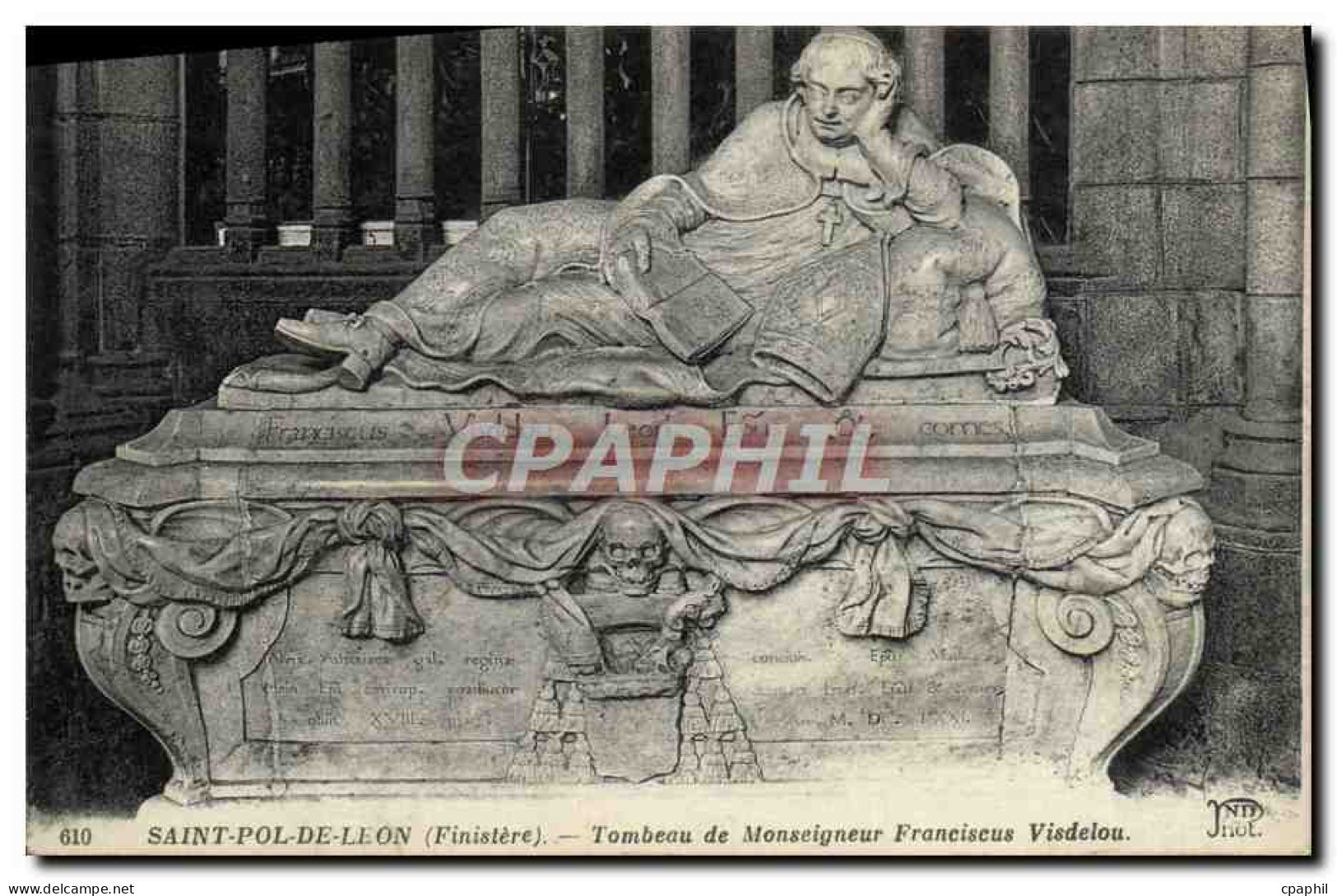 CPA Saint Pol de Leon Tombeau de Monseigneur Franciscus Visdelou