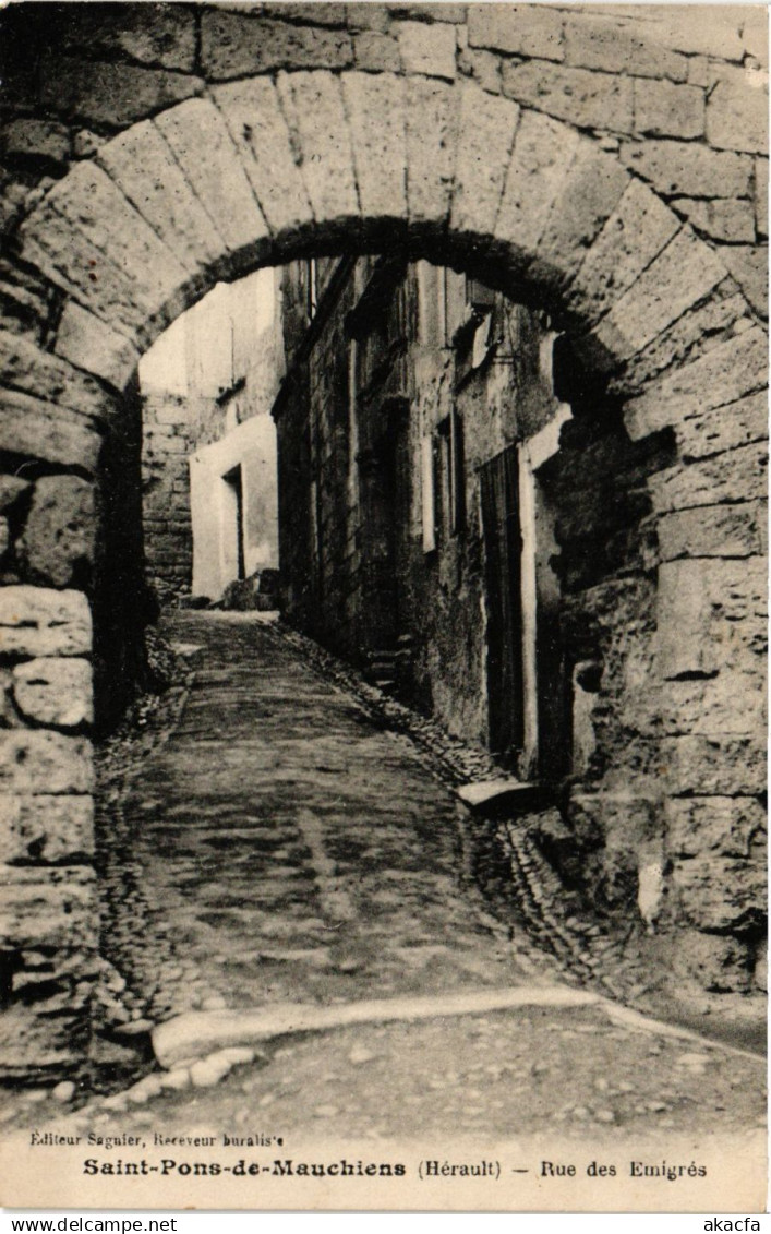 CPA Saint-Pons-de-Mauchiens (Herault) - Rue des Emigres (255462)