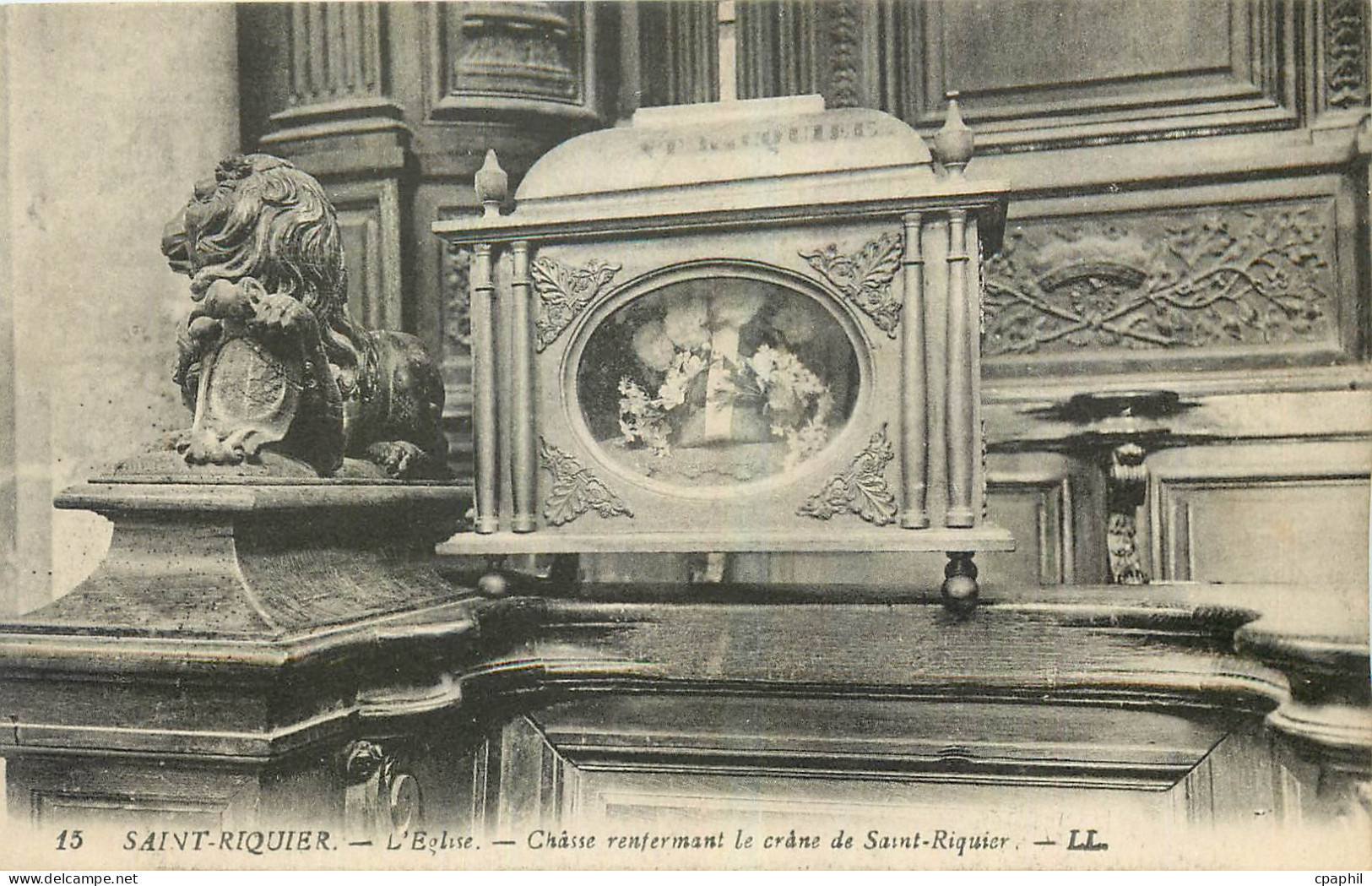 CPA Saint Riquier l'Eglise Chasse renfermant le crane de Saint Riquier Lion