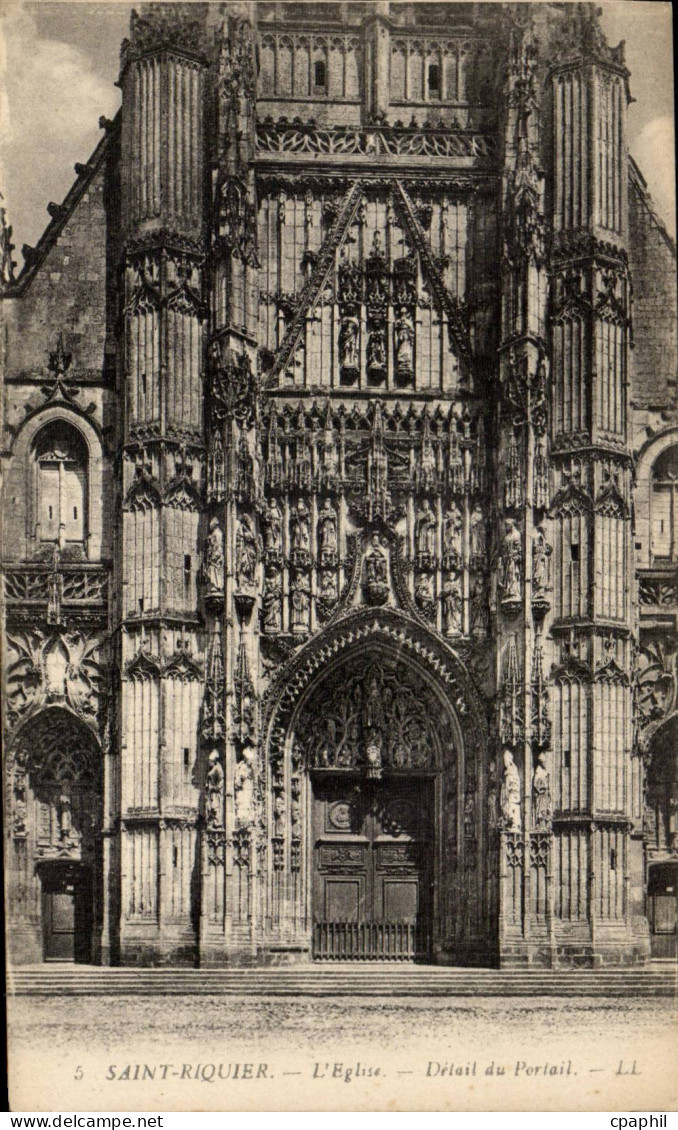 CPA Saint Riquier l'eglise Detail du portail