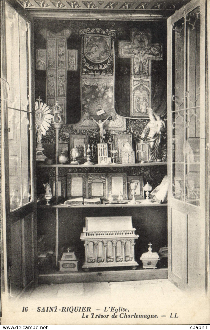 CPA Saint Riquier l'eglise le Tresor de Charlemagne