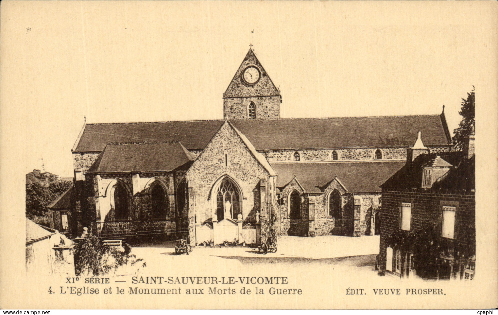 CPA Saint Sauveur Le Vicomte L'Eglise et le Monument aux Morts de la Guerre Militaria