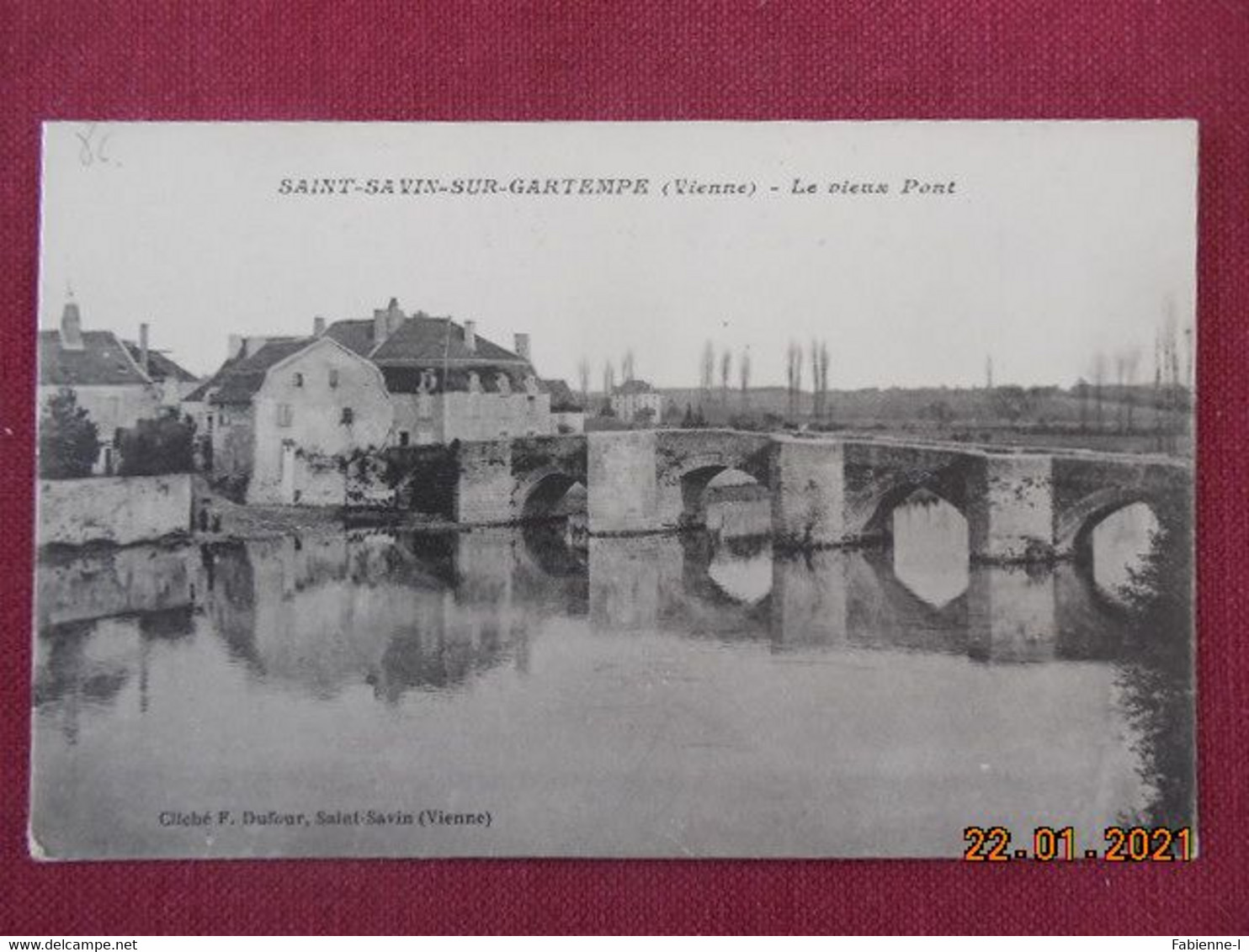CPA - Saint-Savin-sur-Gartempe - Le vieux Pont