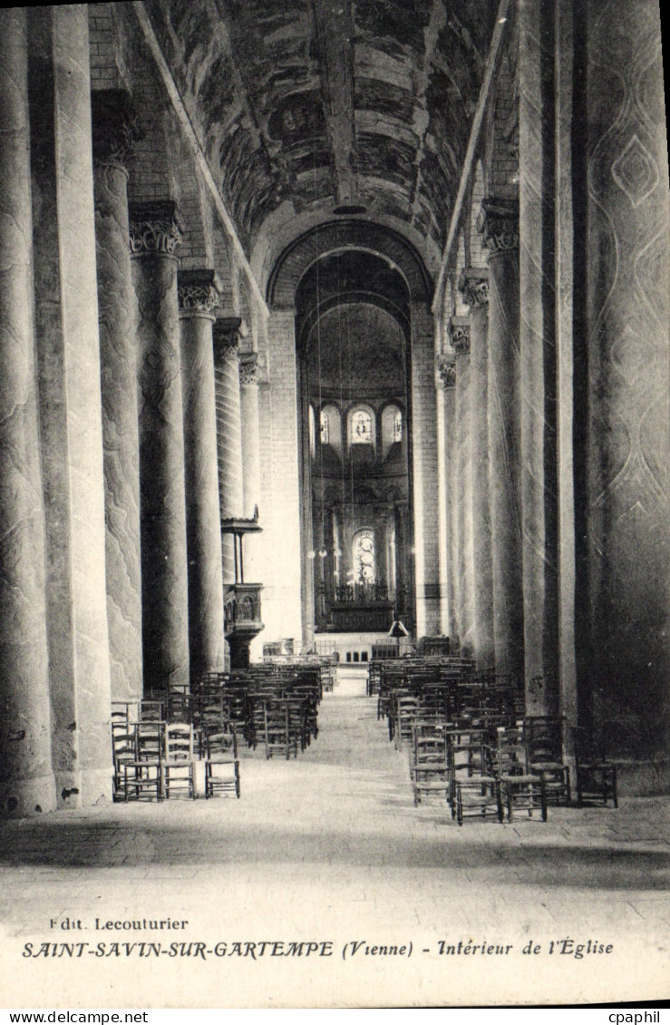 CPA Saint Savin sur Gartempe Vienne interieur de l'eglise