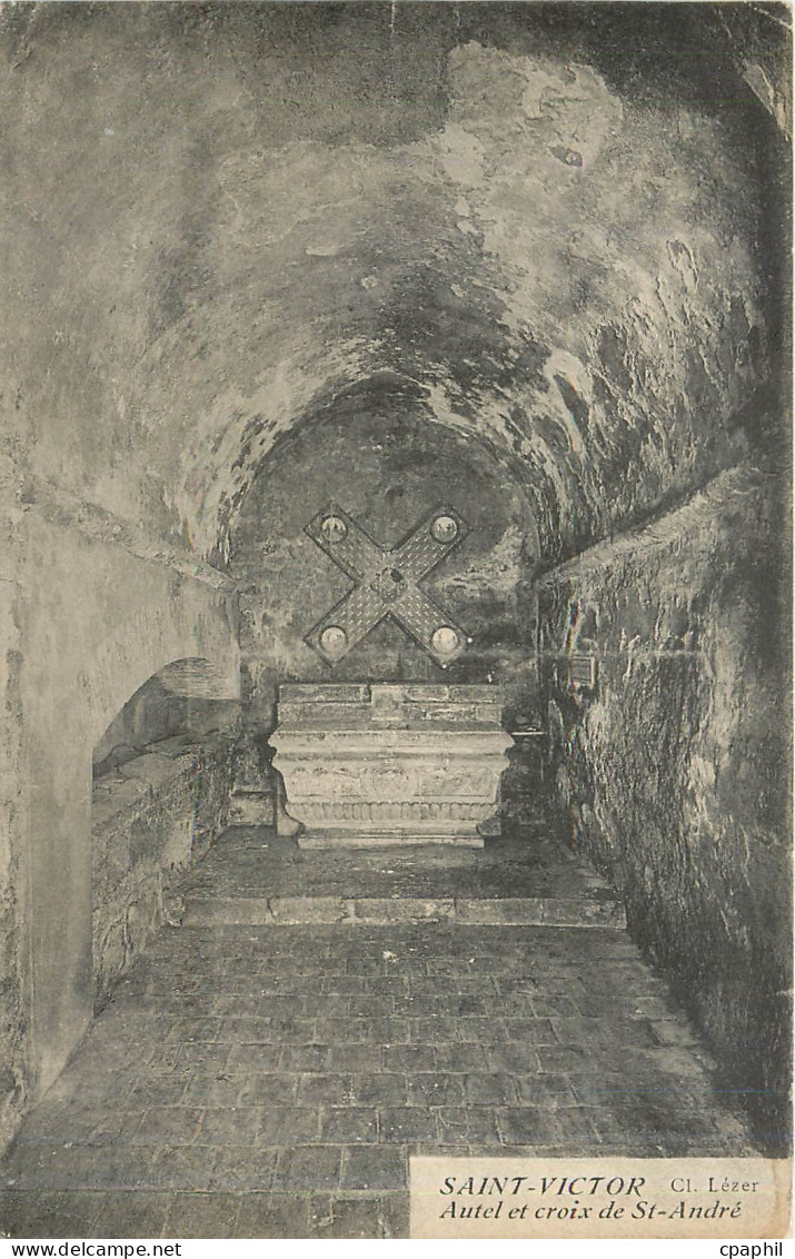 CPA Saint Victor Lezer Autel et croix de St Andre