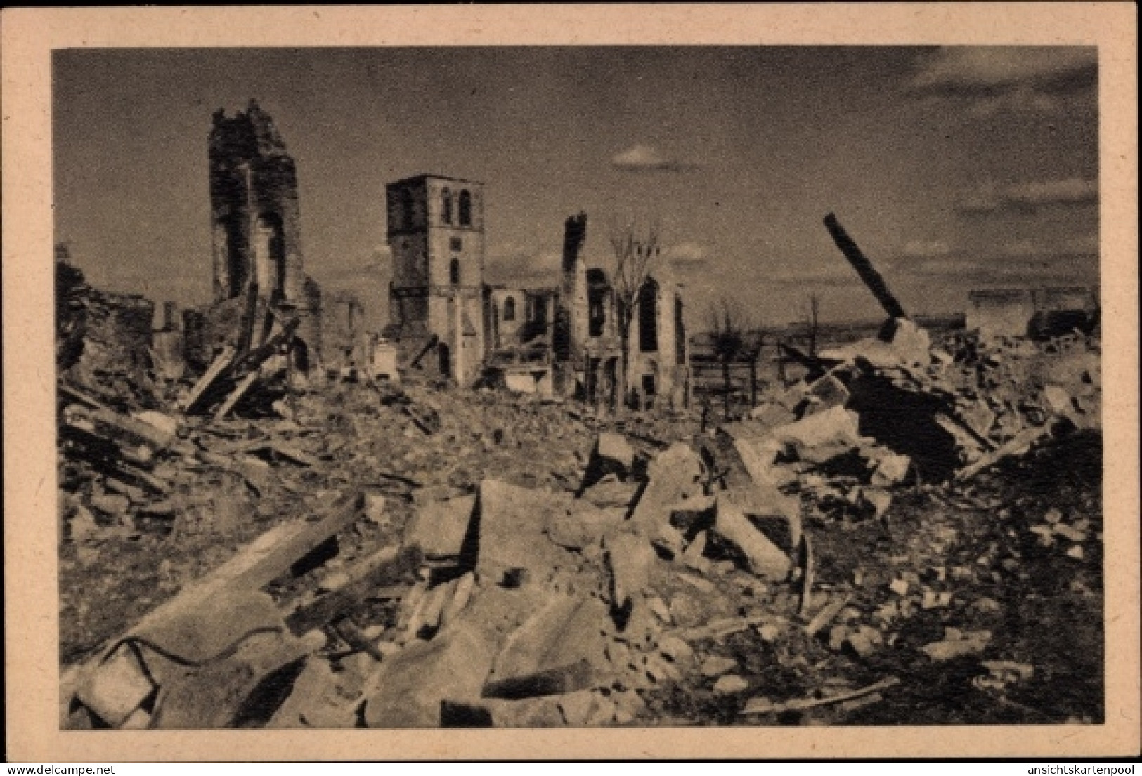 CPA Saint Vith Sankt Vith Wallonien Lüttich, Zerstörter Ort, Trümmer, I. WK