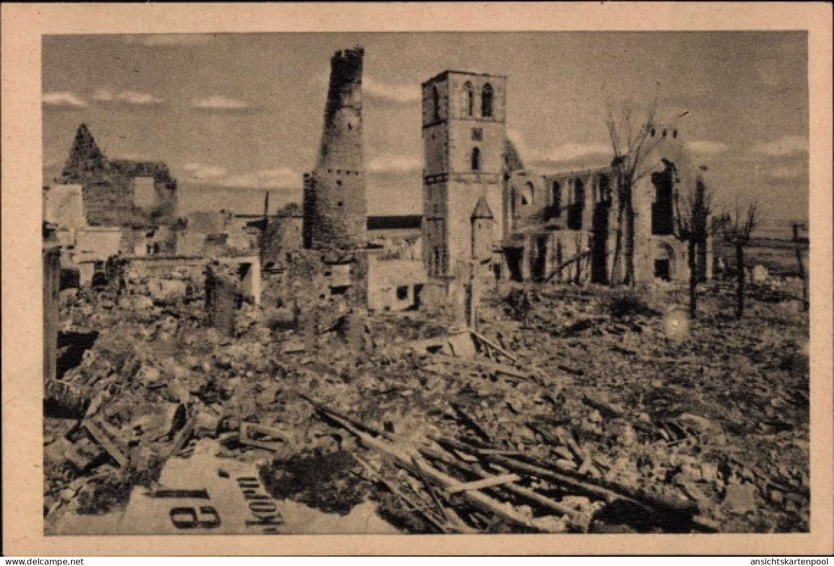 CPA Saint Vith Sankt Vith Wallonien Lüttich, Zerstörter Ort, Trümmer, I. WK