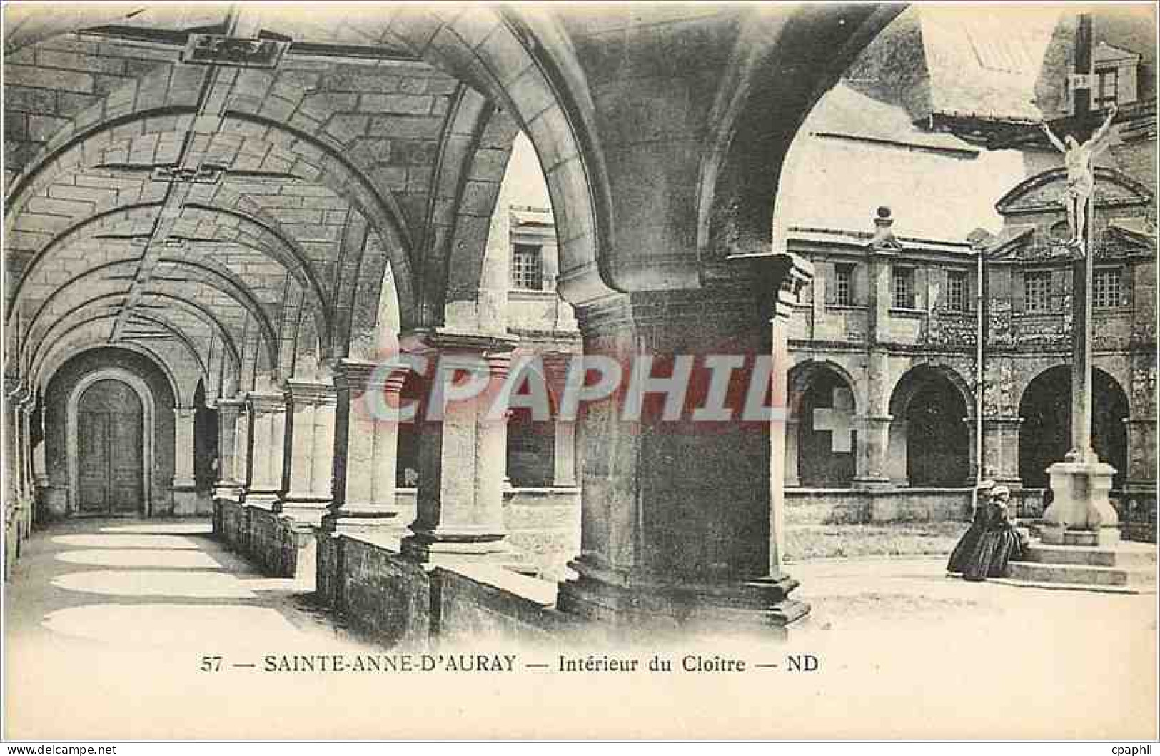 CPA Sainte Anne d'Auray Interieur du Cloitre