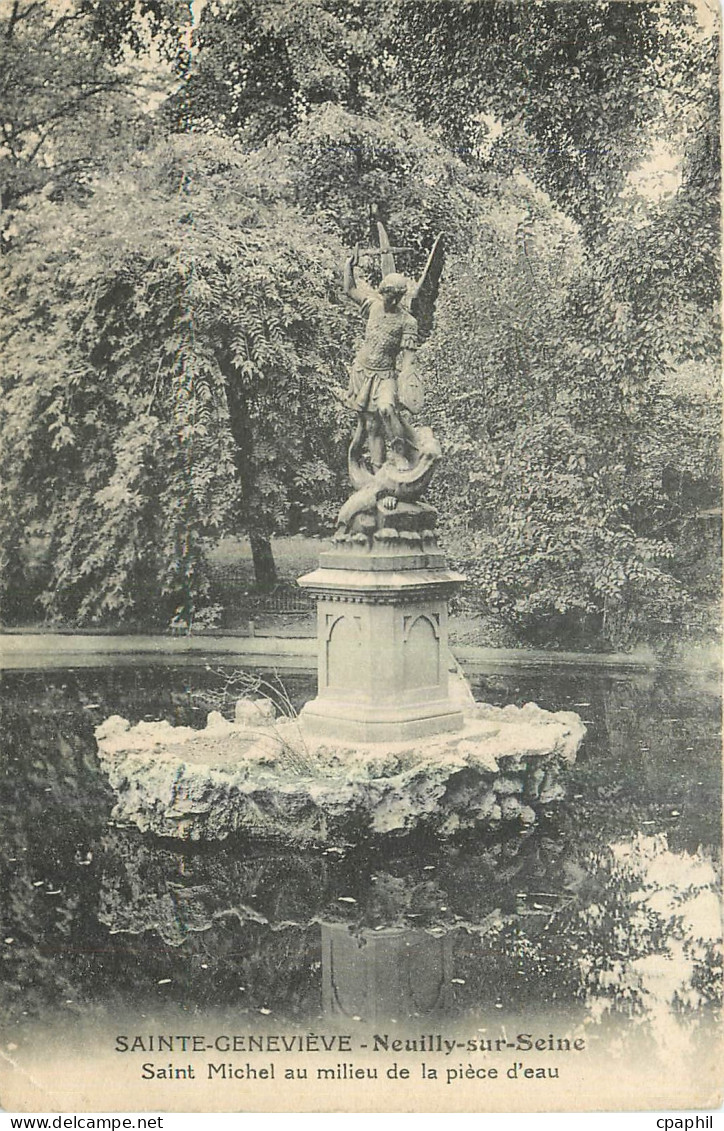 CPA Sainte Genevieve Neuilly sur Seine Saint Michel au milleu de la piece d'eau