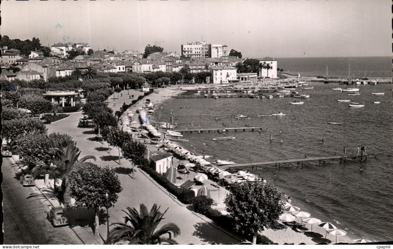 CPA Sainte Maxime La Plage la Ville et la promenade