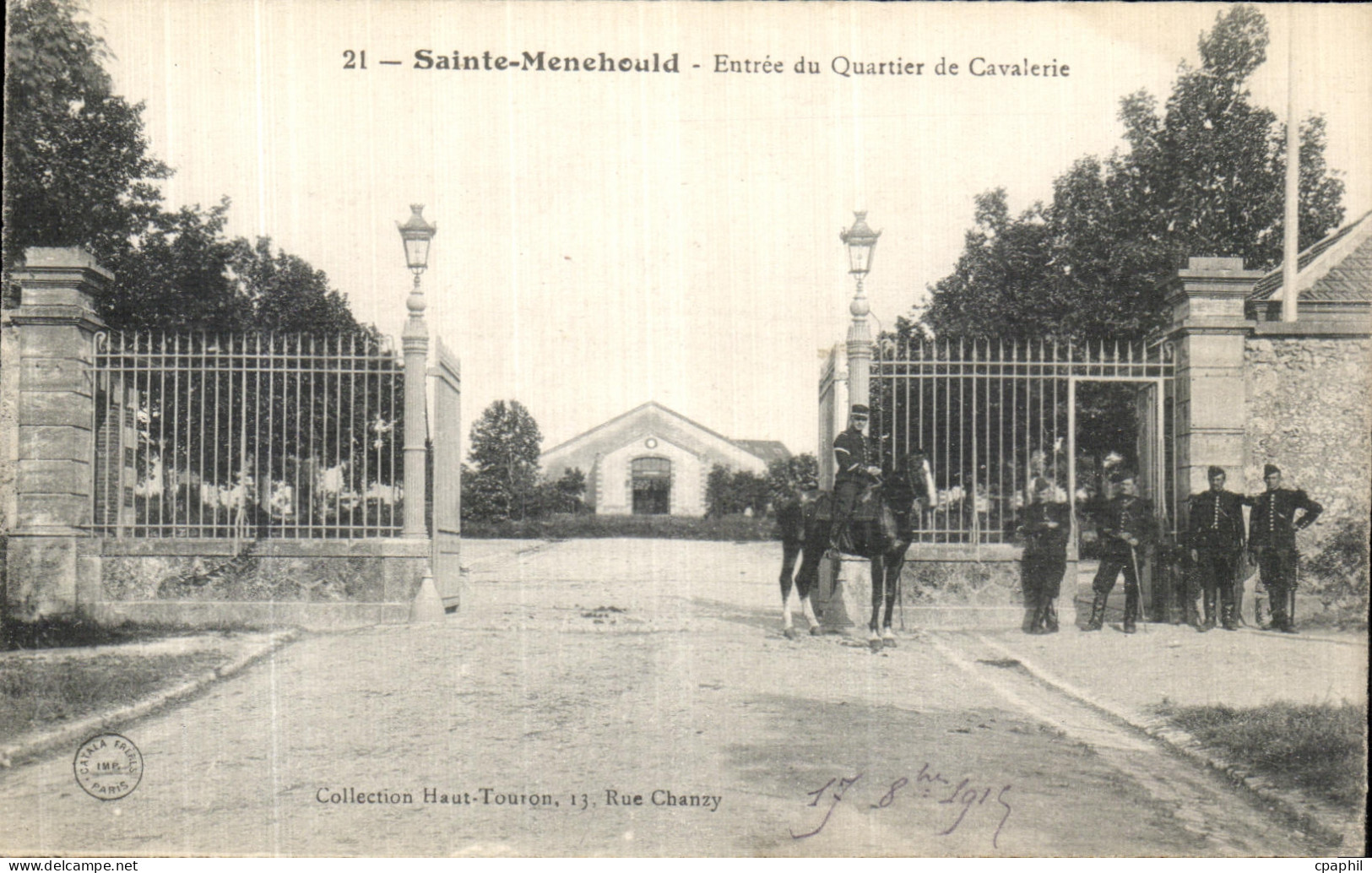 CPA Sainte Menehould Entree du Quartier de Cavalerie Militaria