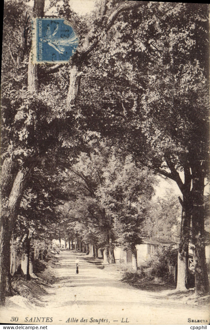 CPA Saintes Allee des Souptrs