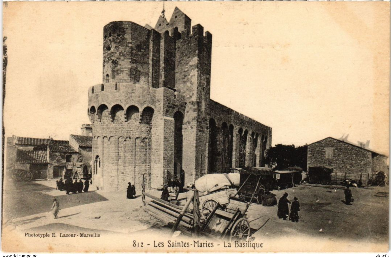 CPA SAINTES-MARIES-de-la-MER LES SAINTES-MARIES - La Baislique (1258952)