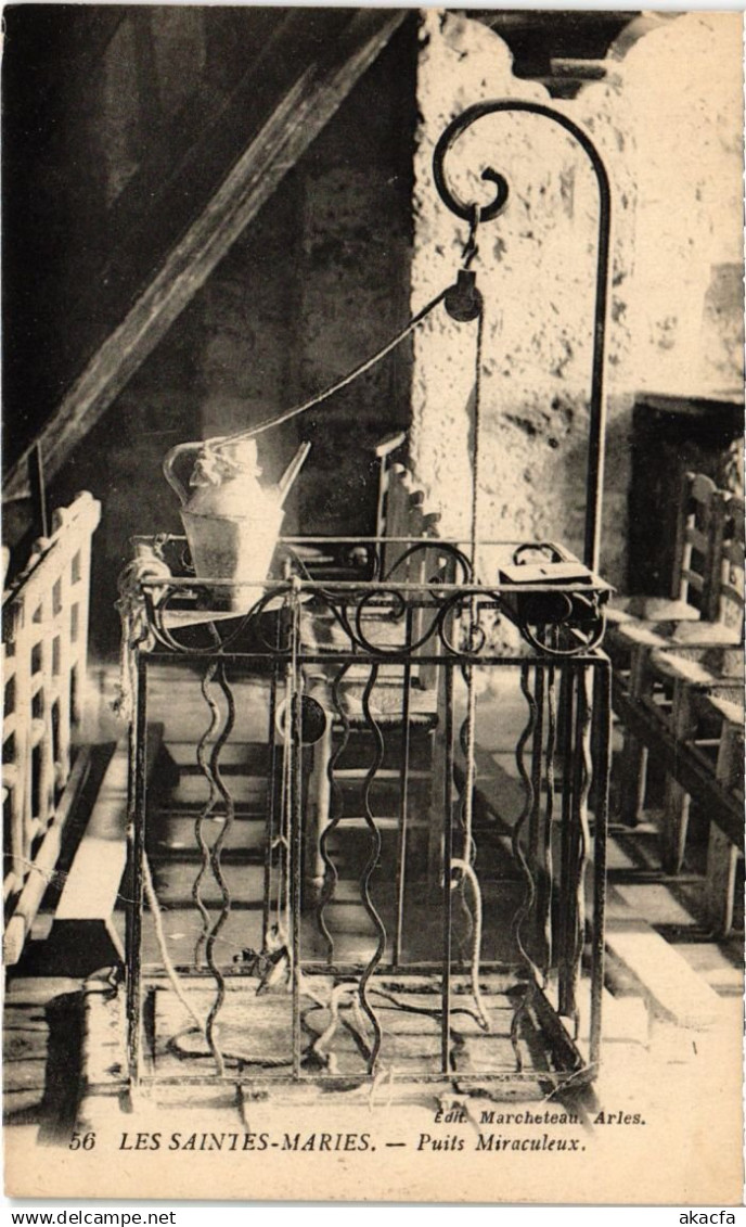 CPA SAINTES-MARIES-de-la-MER LES SAINTES-MARIES - Puits Miraculeux (1258951)