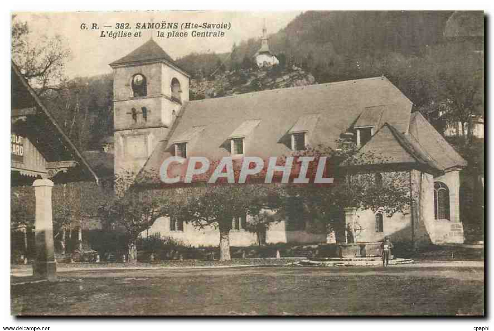 CPA Samoens Hte Savoie l'eglise et le place Centrale
