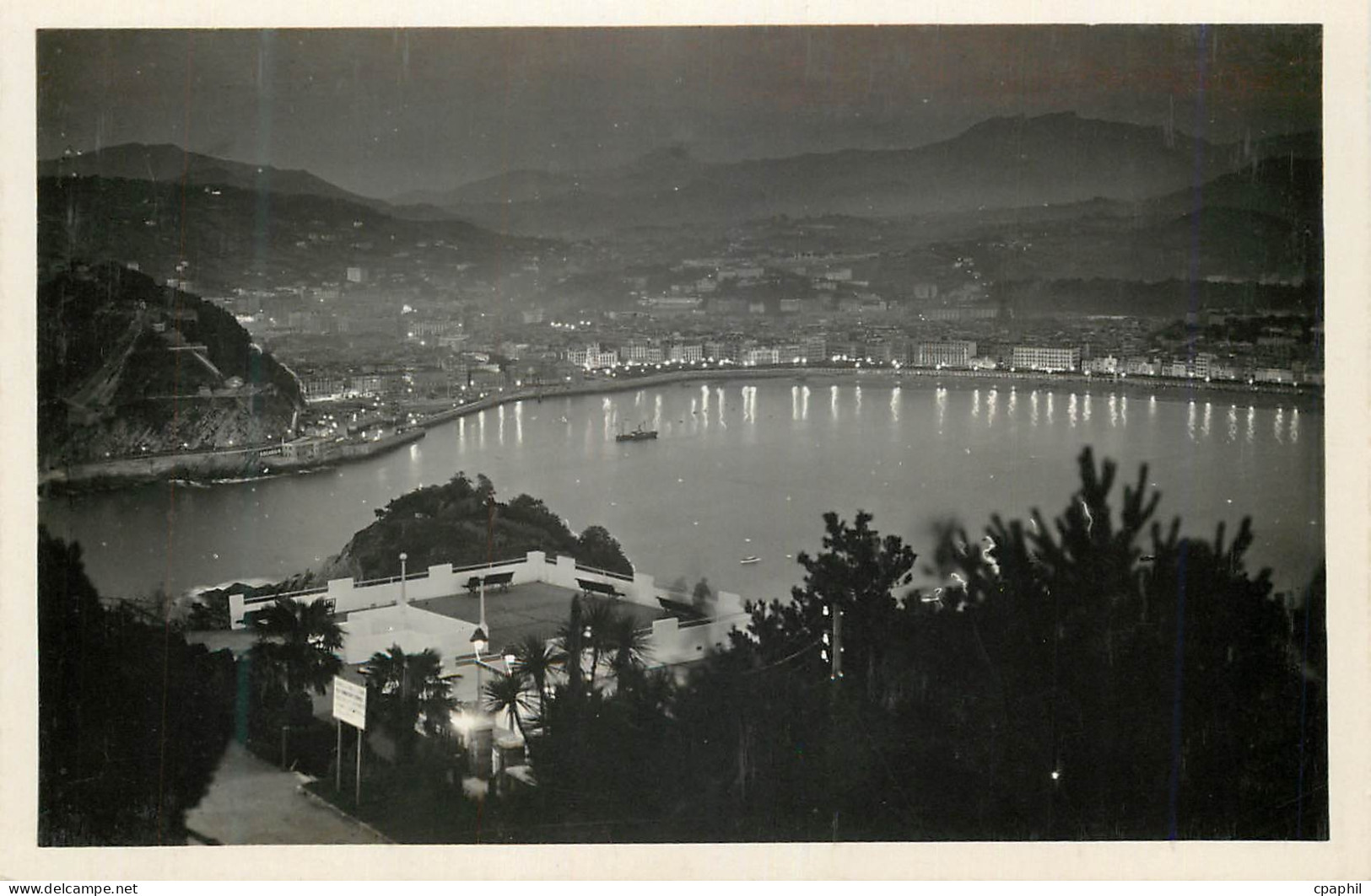 CPA San Sebastian Vista de noche desde Igualdo Foto Galarza San Sebastian Prohibida la reproduccion