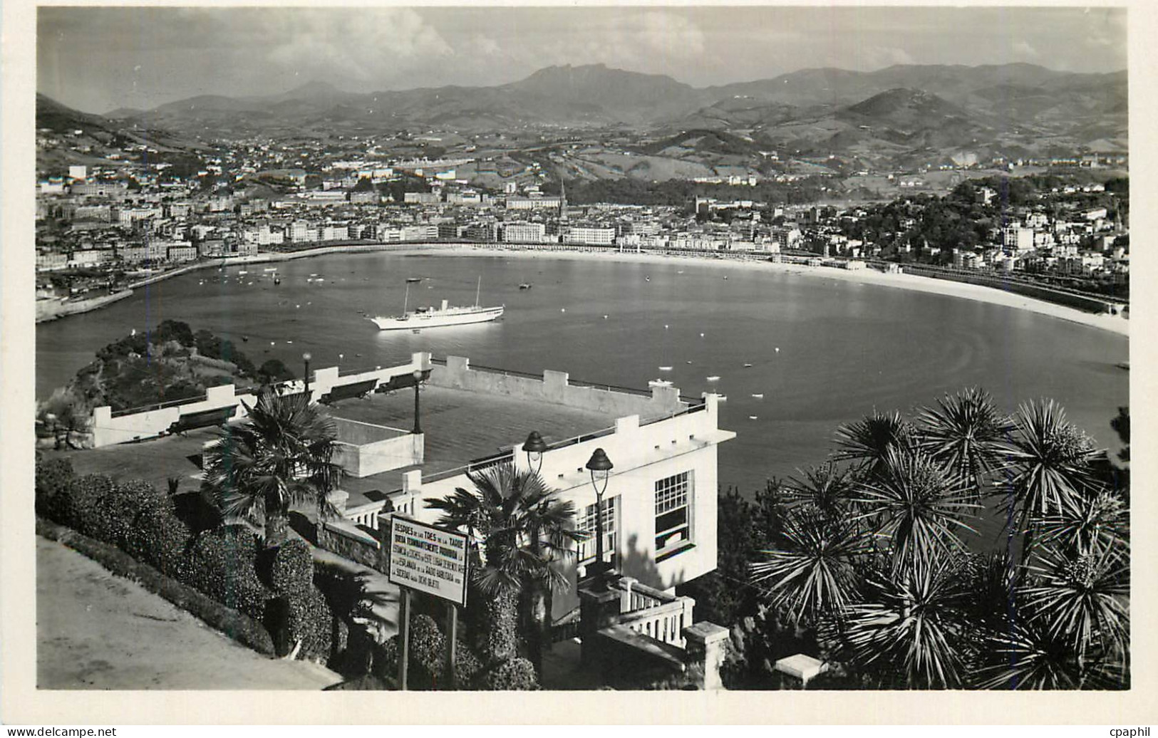 CPA San Sebastian Vista desde Igueldo Foto Galarza San Sebastian Prohibida la reproduccion