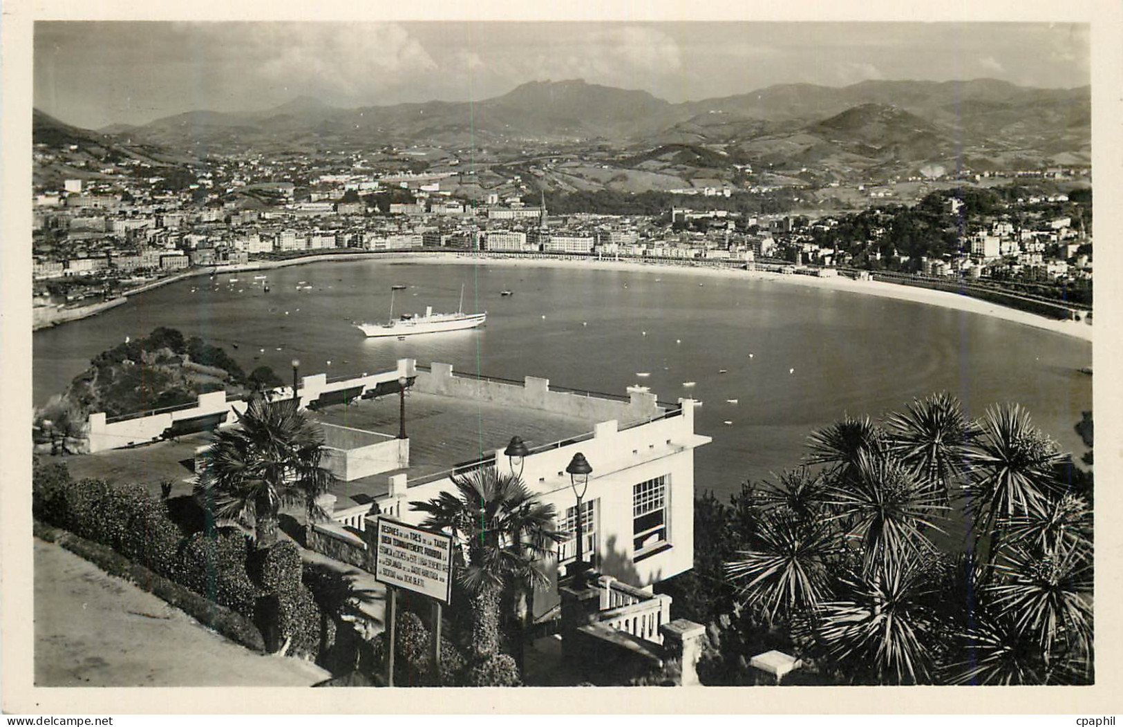 CPA San Sebastian Vista desde Igueldo Foto Galarza San Sebastian Prohibida la reproduccion