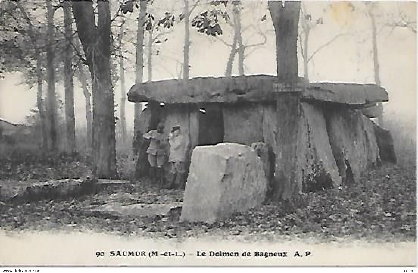 CPA Saumur Le Dolmen de Bagneux