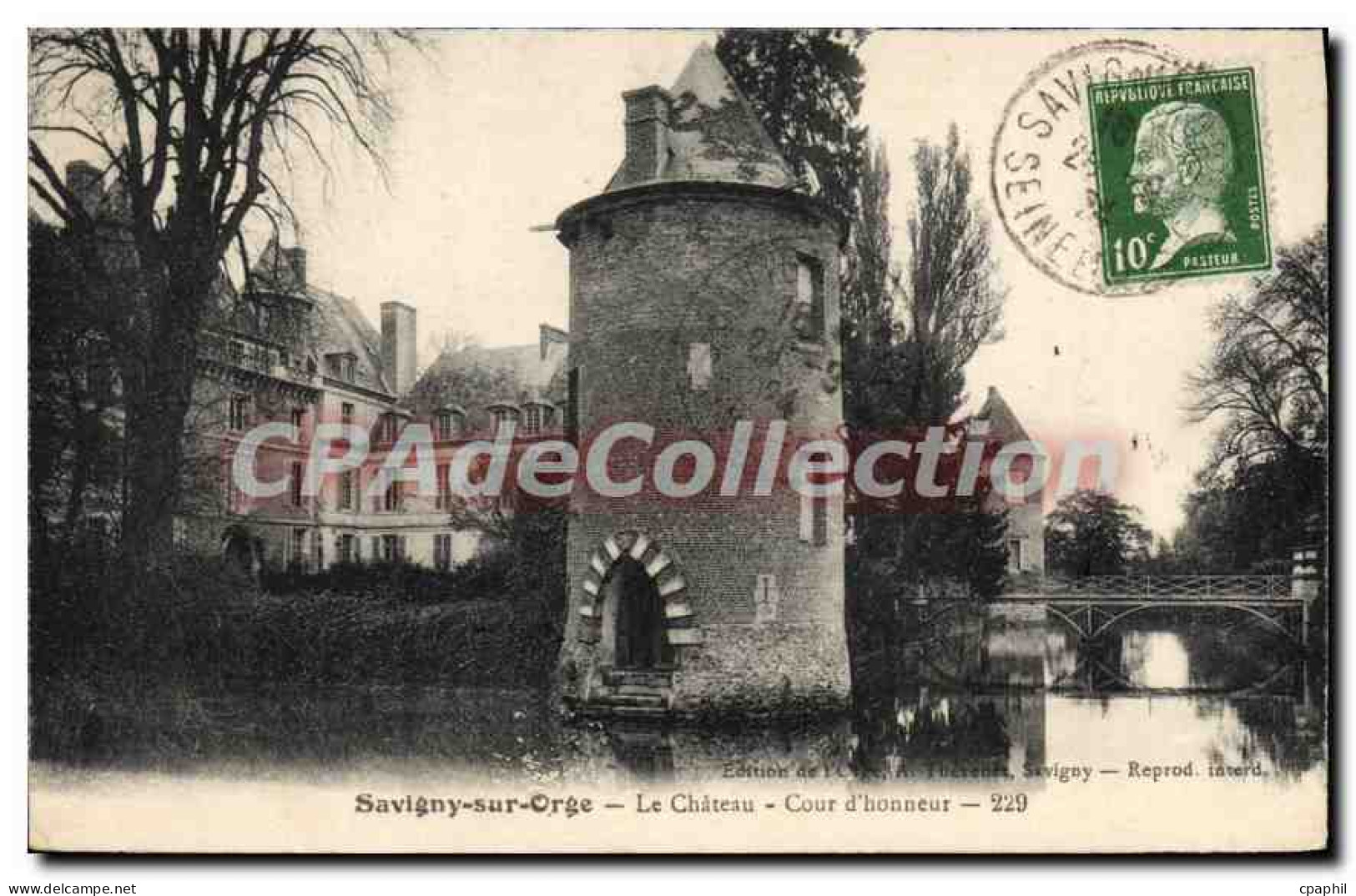CPA Savigny Sur Orge Le Chateau Cour D'Honneur