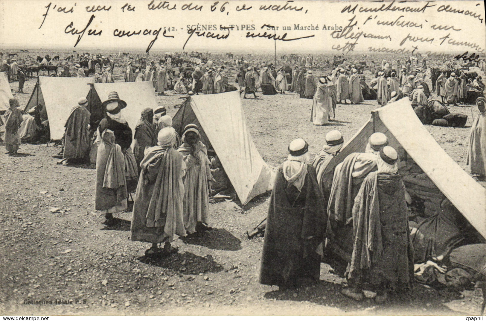 CPA Scenes Types Sur un Marche Arabe