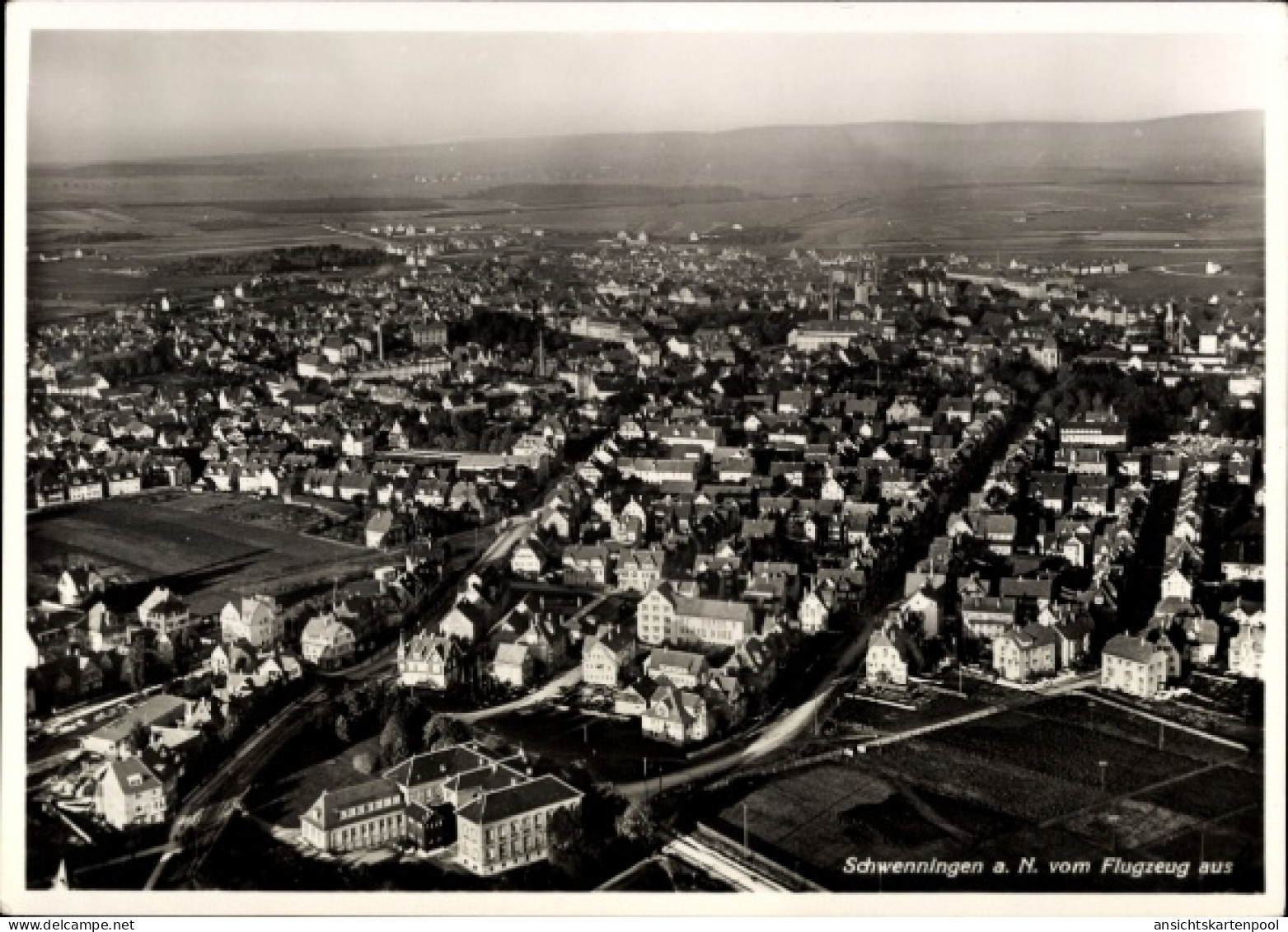 CPA Schwenningen am Neckar, Luftaufnahme von Schwenningen, viele Häuser, Landschaft, keine Persone